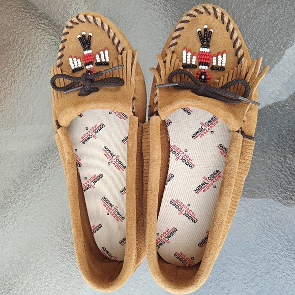 Minnetonka Women’s Thunderbird Animikii Softsole Moccasins 7 Suede, Beaded - Picture 5 of 9